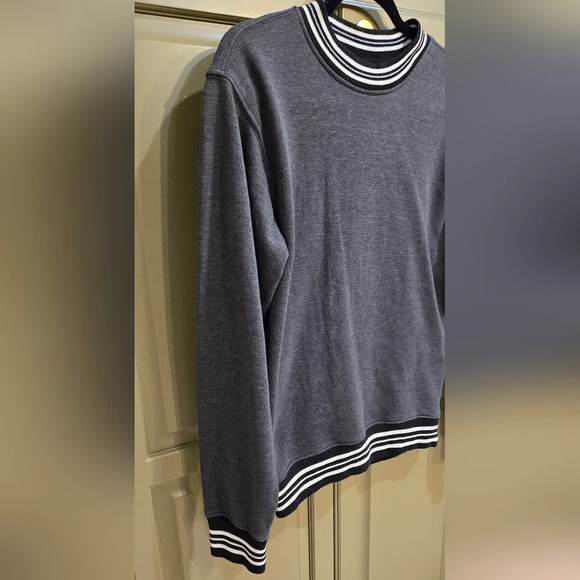 No Boundaries sweatshirt - Picture 4 of 4